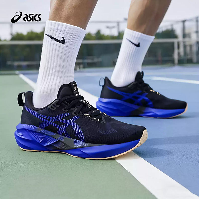 アシックス NOVABLAST 5 ブラック ロイヤル ブル - Running Gear Asics のレビューと価格